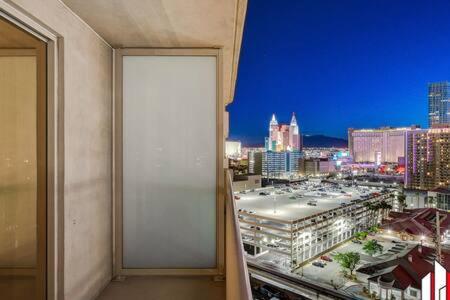 Mgm Signature-15-717 F1 Track & Strip View Balcony ラスベガス エクステリア 写真