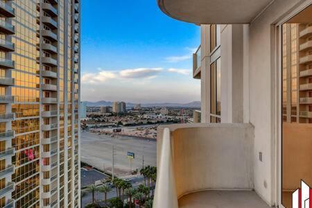 Mgm Signature-15-717 F1 Track & Strip View Balcony ラスベガス エクステリア 写真