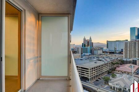 Mgm Signature-15-717 F1 Track & Strip View Balcony ラスベガス エクステリア 写真